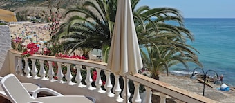 Apartment 22G above the beach with balcony