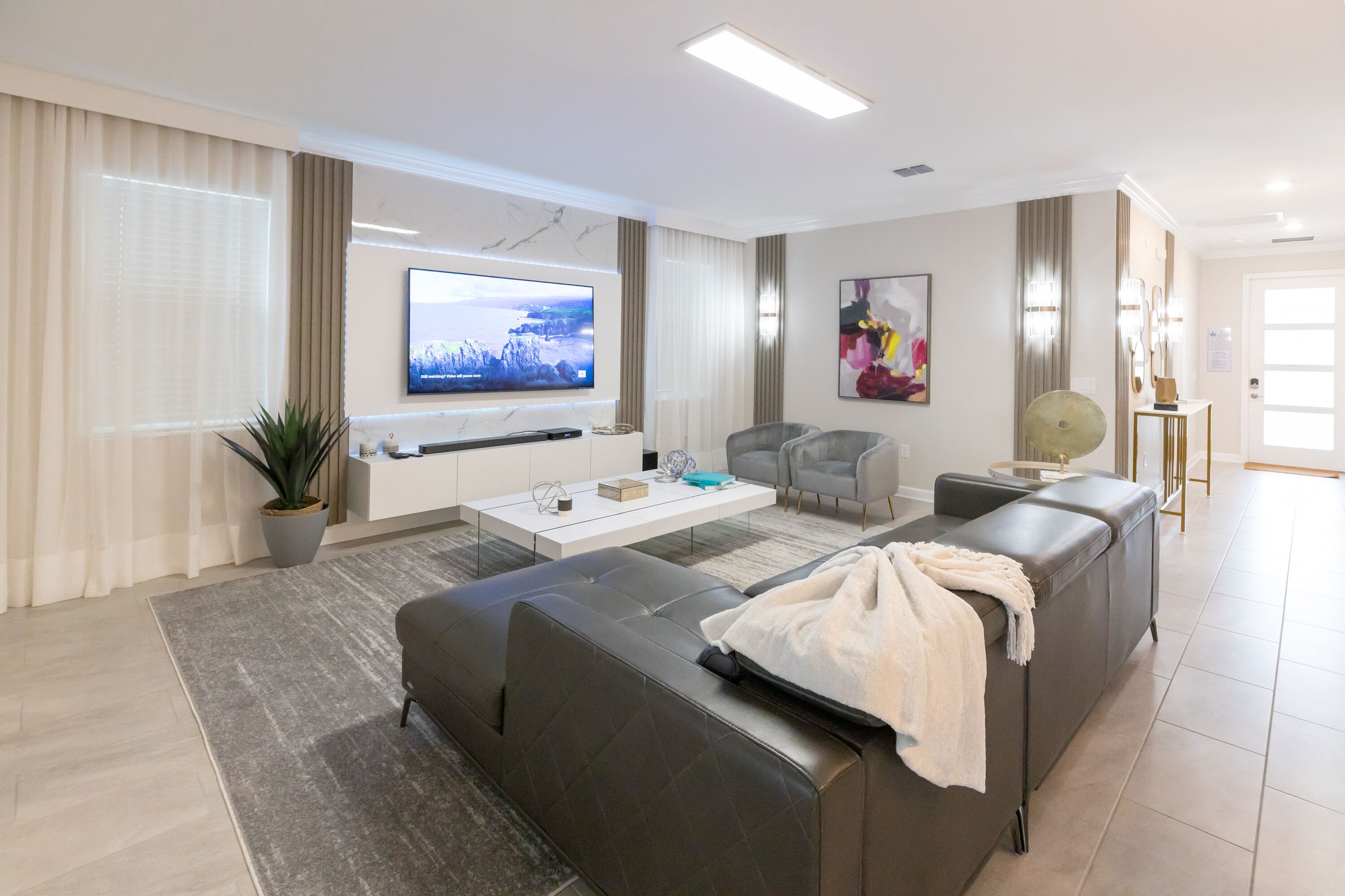 TV connectée, baby-foot, chaîne hi-fi