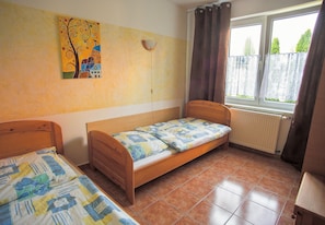 2 chambres, fer et planche à repasser, Wi-Fi gratuit, draps fournis