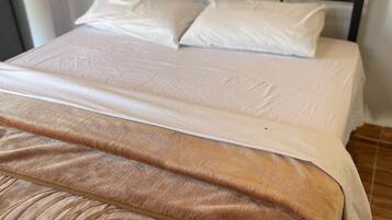 1 bedroom, bed sheets