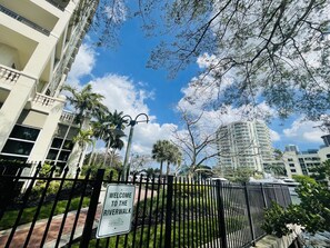 Property grounds - Cozy Key west vibe Apartment (Fort Lauderdale)