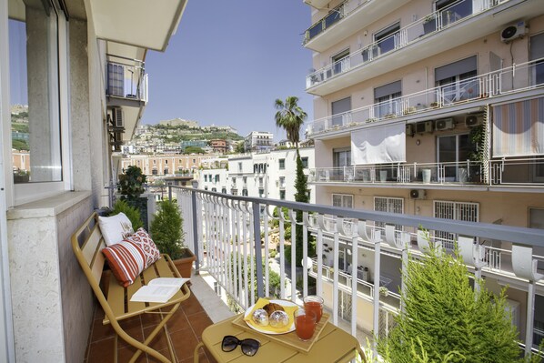 Comfort Double Room, 1 Queen Bed, Non Smoking, Balcony (bagno privato esterno) | Terrace/patio - Vivaldo Suite - Piazza dei Martiri (Naples)