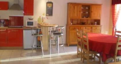 Charming garden apartment near lake and town center