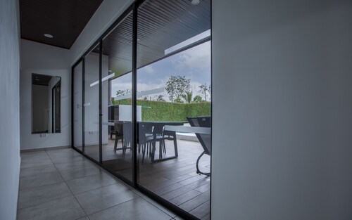 Luxury House - Arenal Vocano View - Private pool - 2 km from Fortuna Downtown!