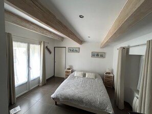 3 bedrooms, iron/ironing board, travel cot, free WiFi