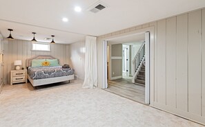 4 bedrooms, desk, iron/ironing board, free WiFi