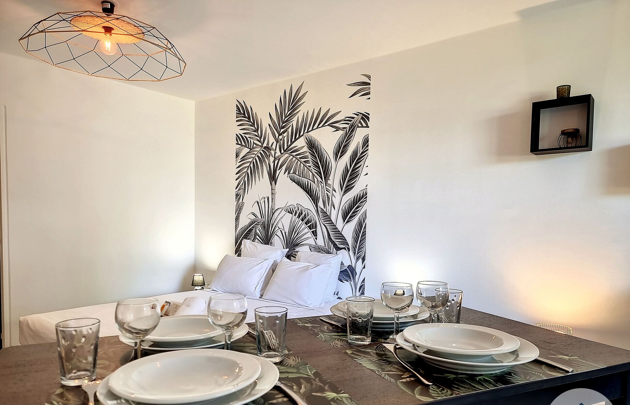 Fer et planche à repasser, Wi-Fi gratuit, draps fournis