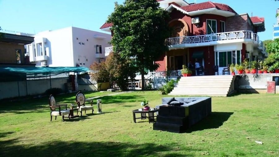 Baani Signature Hotel