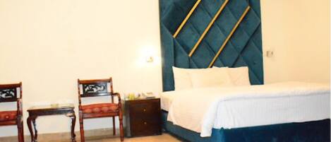 Deluxe Double Room | Iron/ironing board, free WiFi