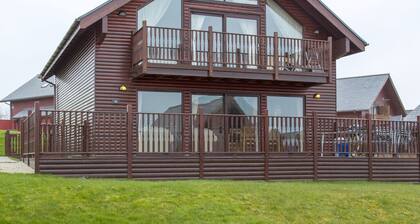 Luxury Constantine Lodge 4 bedrooms Hot Tub with for hire