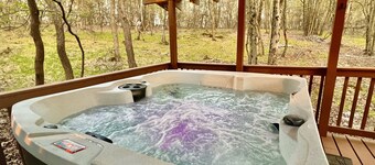 Spacious Poconos Cabin with Private Covered Hot Tub