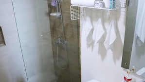 مناشف، صابون، ورق حمّام