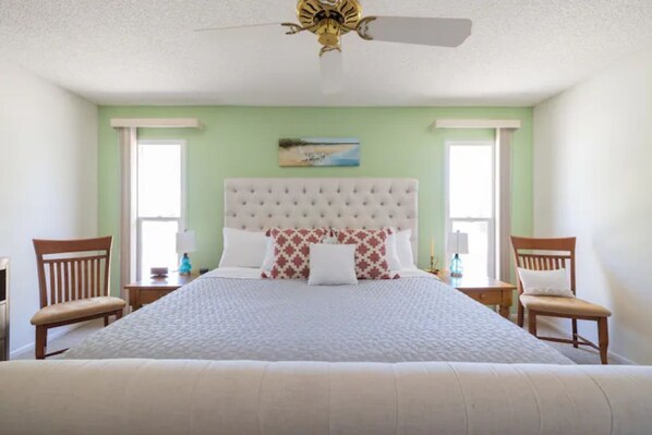 2 bedrooms, desk, WiFi, bed sheets