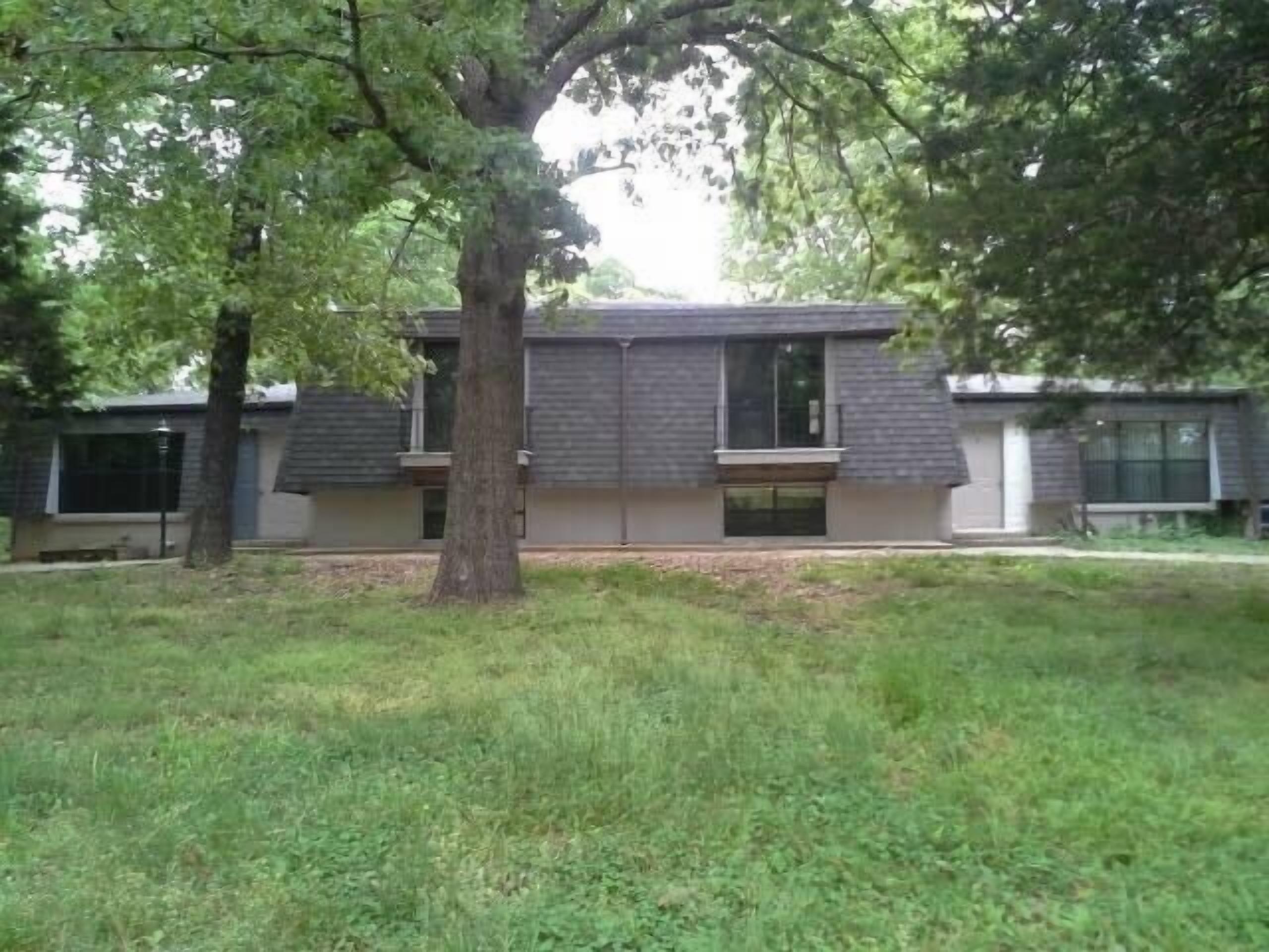 1 mile from Beautiful Lake Norfork 15 minutes from Mountain Home Arkansas