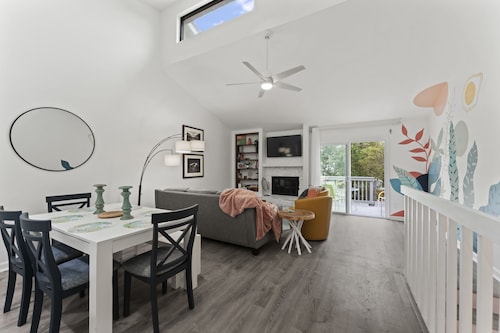 Oceanside Oasis I Firepit I Fenced Yard I Short Walk to Beach, Shops & Dining