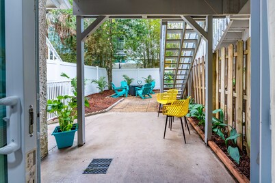 Oceanside Retreat: Walk to Beach, Shops & Dining! Multiple Outdoor Spaces