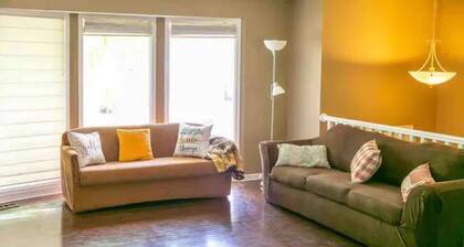 Willit. Stylish pet friendly home. No pet fee
