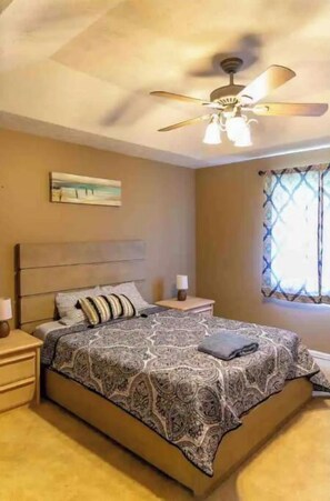 4 Schlafzimmer, Schreibtisch, Bügeleisen/Bügelbrett, kostenloses WLAN