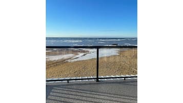 沙滩椅、沙滩毛巾
