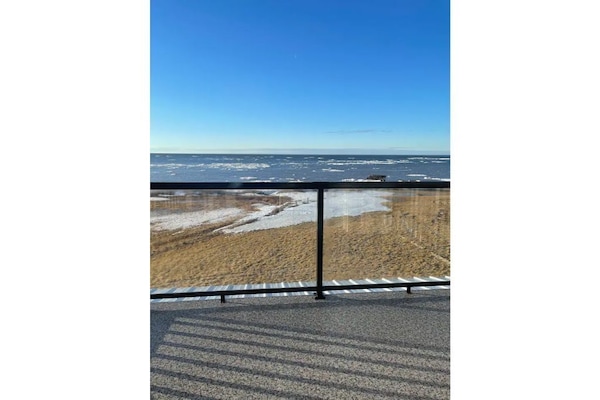 Chaises longues, serviettes de plage