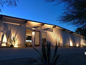 Exterior - Spectacular Mid Century Modern Palm Springs Pad (Palm Springs)