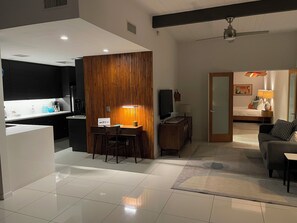 3 bedrooms, iron/ironing board, WiFi, bed sheets - Spectacular Mid Century Modern Palm Springs Pad (Palm Springs)