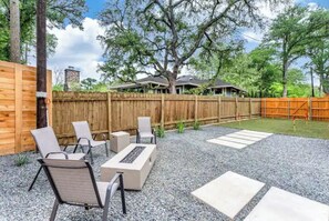 Property grounds - Great Location - Downtown, SOCO, Zilker Park, ACL Festival and SEC Football! (Austin)