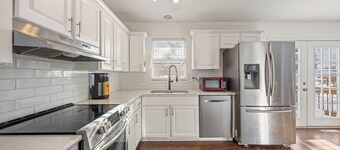 Elm. Peaceful pet friendly home. No pet fee!