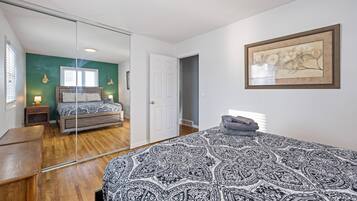 5 bedrooms, desk, iron/ironing board, free WiFi