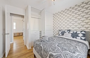 5 Schlafzimmer, Schreibtisch, Bügeleisen/Bügelbrett, kostenloses WLAN