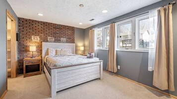 5 bedrooms, desk, free WiFi, bed sheets