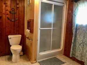 Shower, hair dryer, towels, soap - Sunset Beach Cottage on Lake Michigan with 240 feet of private sandy beach! (Garden)