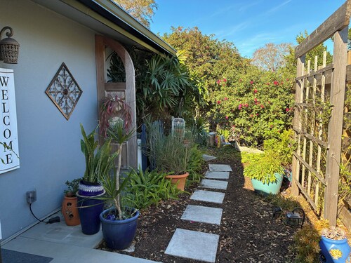 Sarasota Cozy & Clean, Near #1 Beach Siesta in SouthGate Neighborhood 
