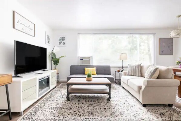 Smart TV, fireplace, Netflix, streaming services