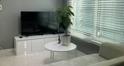 Peaceful-Neat 1 BR apt @gangnamdaechi