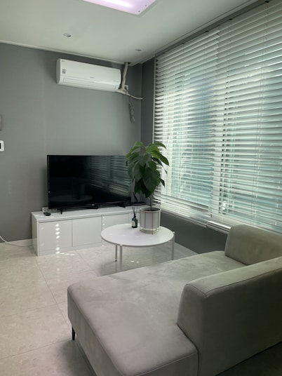 Peaceful-Neat 1 BR apt @gangnamdaechi