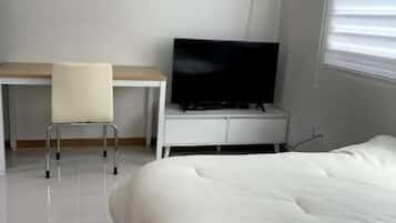 1 habitación, tabla de planchar con plancha, wifi y ropa de cama
