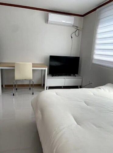 Quiet and spacious 1-bedroom apt in @Gangnam-gu