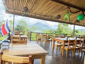 Free daily local cuisine breakfast - Villas Paradise (La Fortuna)