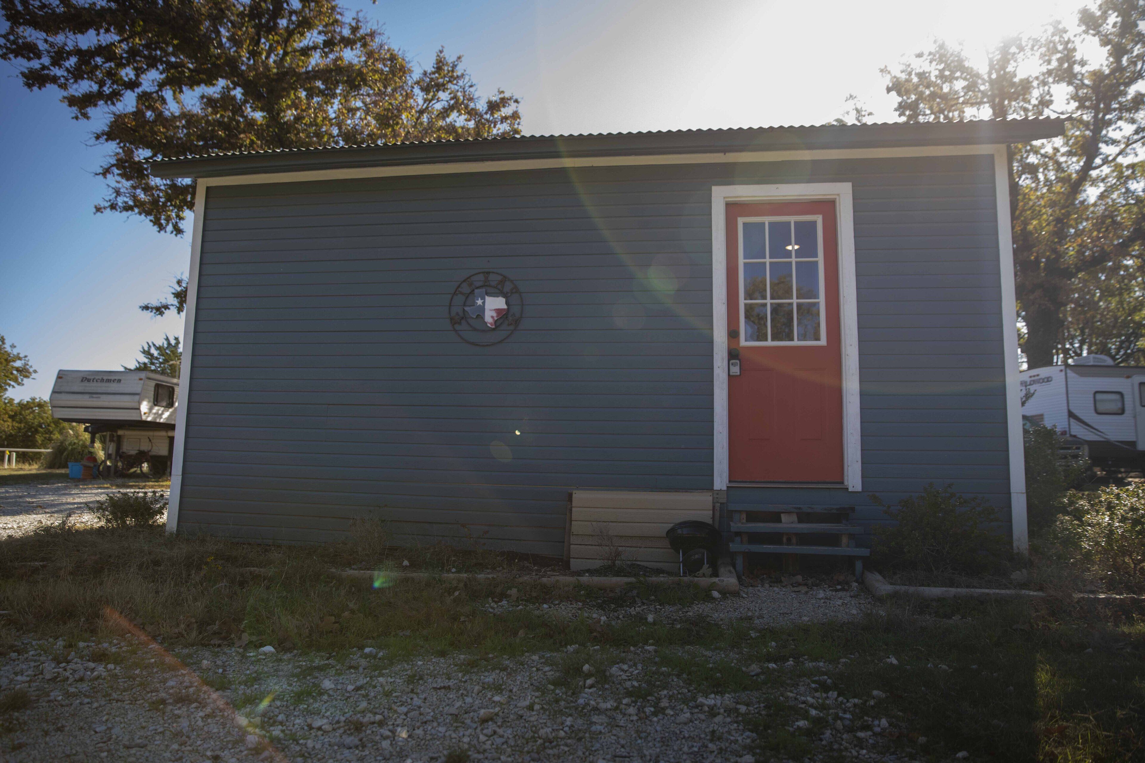 Horseshoe Cabin 3 - Swim in the Blue Lagoon - Dog Friendly!