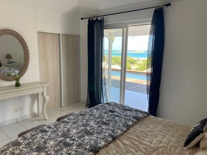 4 bedrooms, in-room safe, iron/ironing board, travel crib - Ocean view in Orient bay area (Collectivité de Saint-Martin)