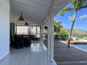 Outdoor dining - Ocean view in Orient bay area (Collectivité de Saint-Martin)
