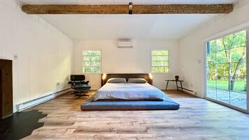 5 bedrooms, desk, iron/ironing board, free WiFi