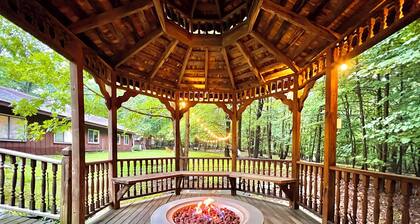 Lakeside Home Hot Tub + Heated Pool on Private 5 Acres