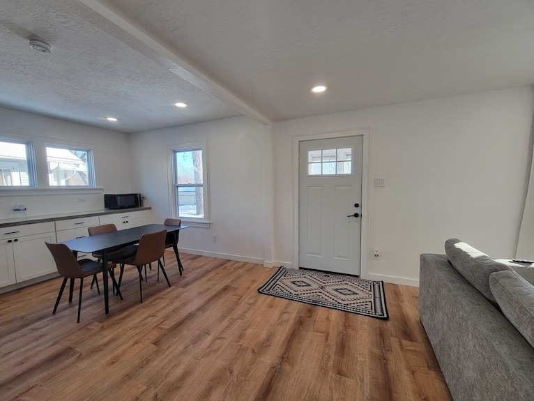 Newly Updated 2 Bed, 1 Bath In Morningside - Sleeps 6 - 蘇城