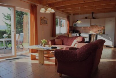 Vacation home in a quiet location, 200m from the nature reserve lake, Mönchshof 13a, with WLAN