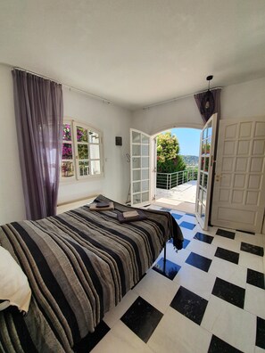 4 quartos, ferros/tábuas de passar roupa, berço de viagem, Wi-Fi