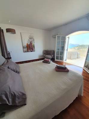 4 bedrooms, iron/ironing board, travel crib, WiFi