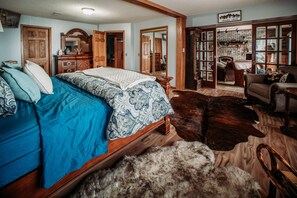 2 bedrooms, desk, free WiFi, bed sheets