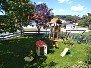 Children's area - Comfortably furnished vacation apartment for 6 people at the Bavarian Forest National Park (Sankt Oswald-Riedlhütte)